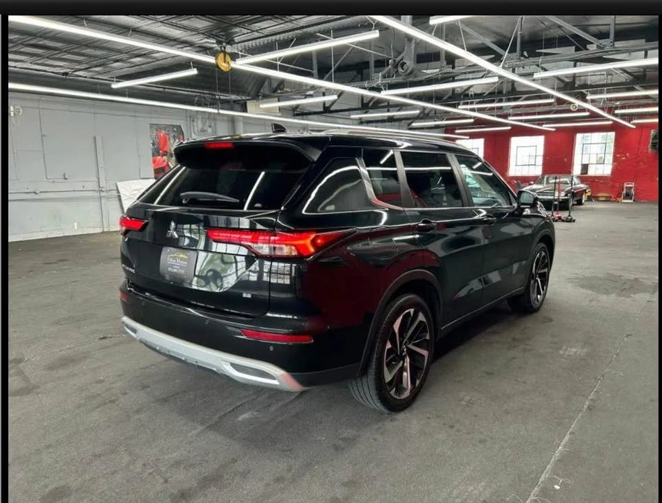 2023 Mitsubishi Outlander - Image 5 of 20