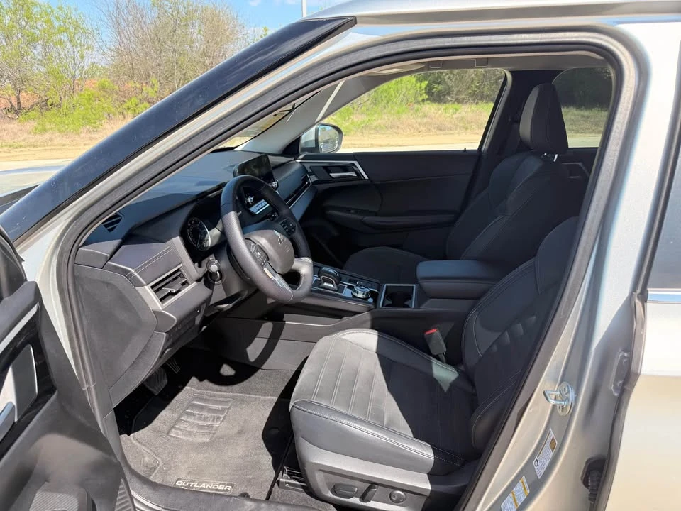 2023 Mitsubishi Outlander - Image 8 of 11