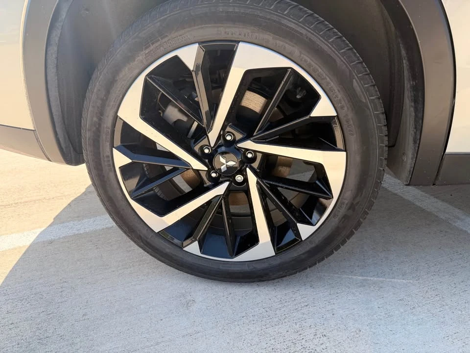 2023 Mitsubishi Outlander - Image 6 of 11