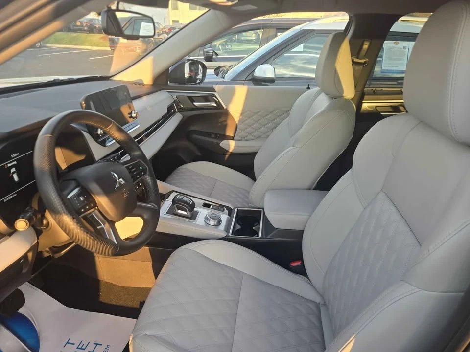 2023 Mitsubishi Outlander - Image 11 of 13