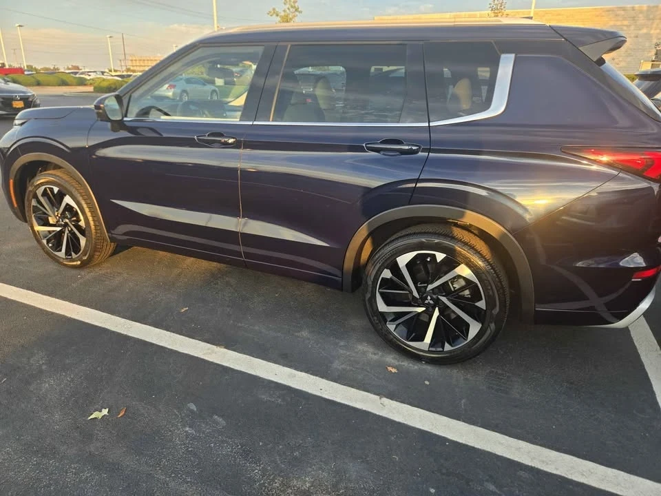 2023 Mitsubishi Outlander - Image 7 of 13