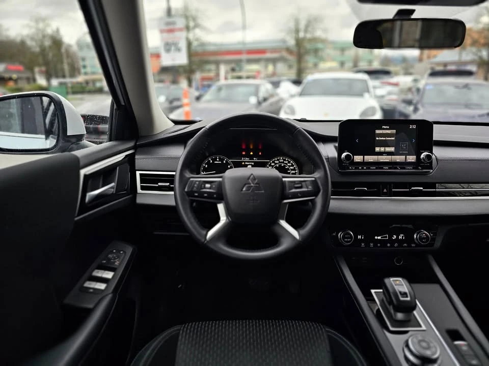 2023 Mitsubishi Outlander - Image 17 of 19
