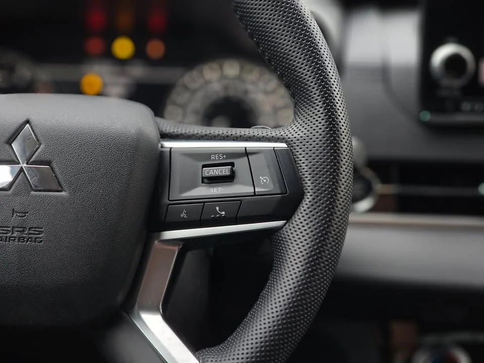 2023 Mitsubishi Outlander - Image 19 of 19
