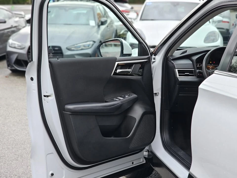 2023 Mitsubishi Outlander - Image 9 of 19