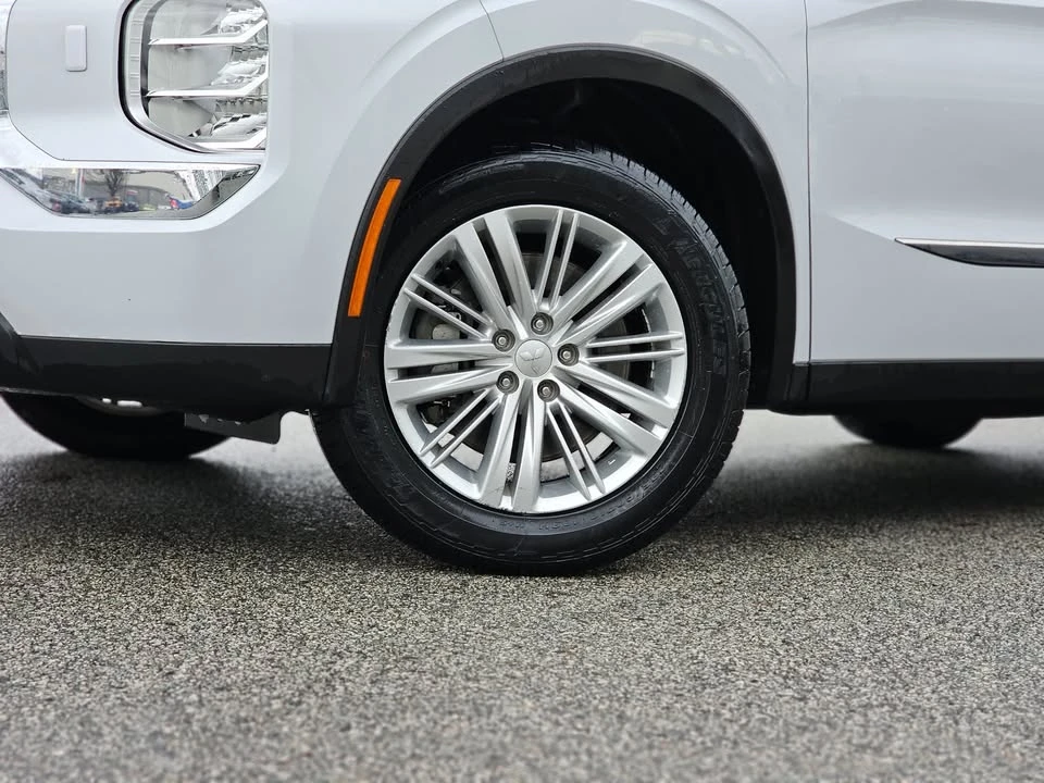 2023 Mitsubishi Outlander - Image 8 of 19