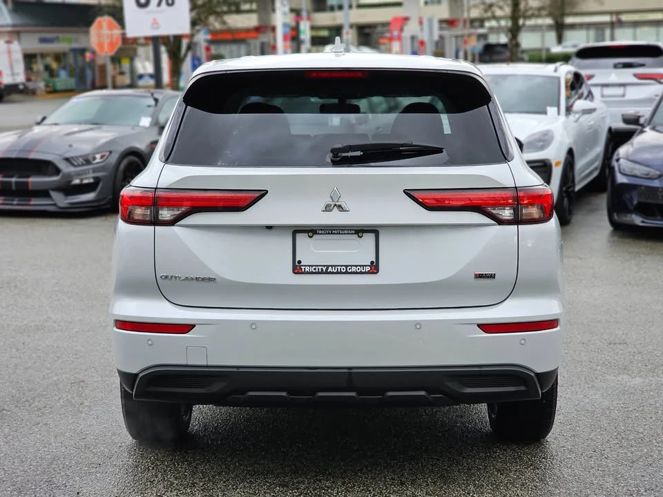 2023 Mitsubishi Outlander - Image 5 of 19