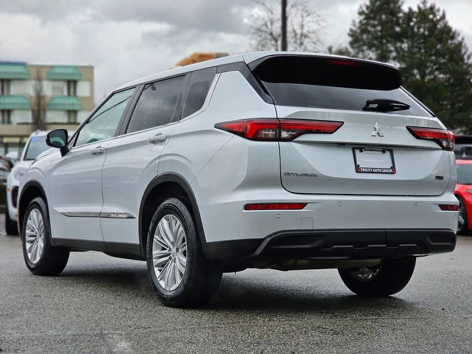 2023 Mitsubishi Outlander - Image 6 of 19