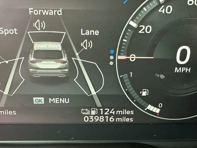 2023 Mitsubishi Outlander - Image 16 of 18