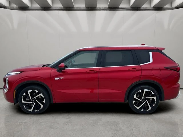 2023 Mitsubishi Outlander - Image 2 of 18