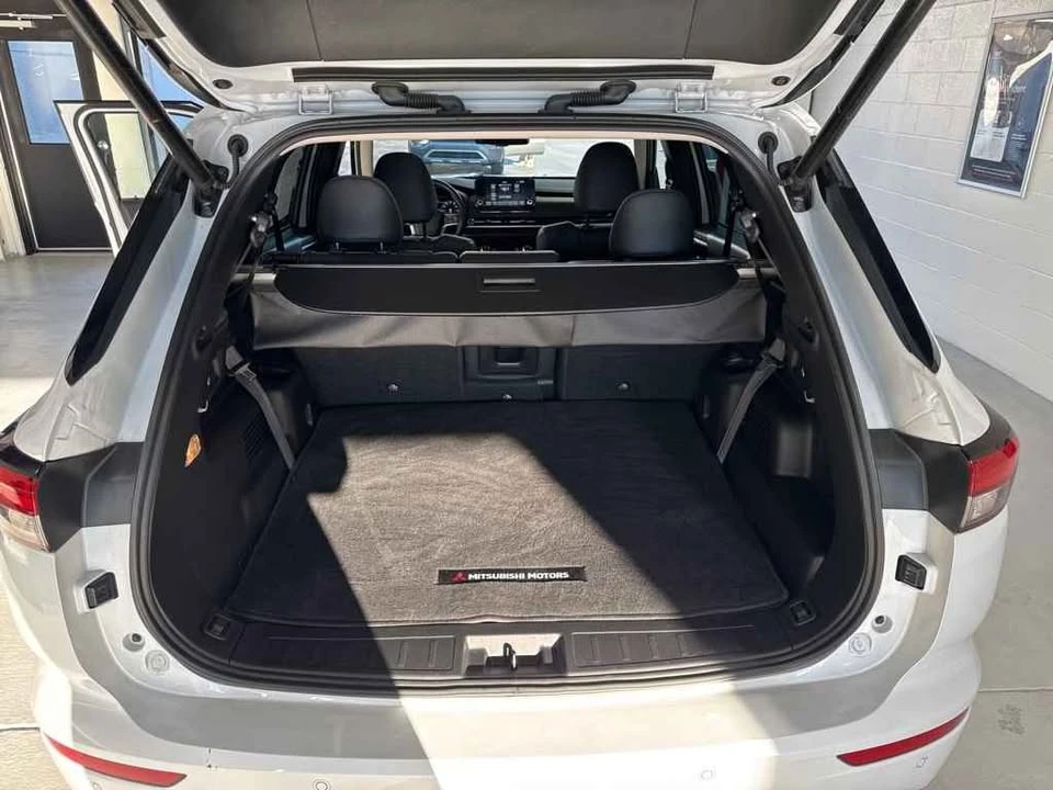 2023 Mitsubishi Outlander - Image 5 of 14