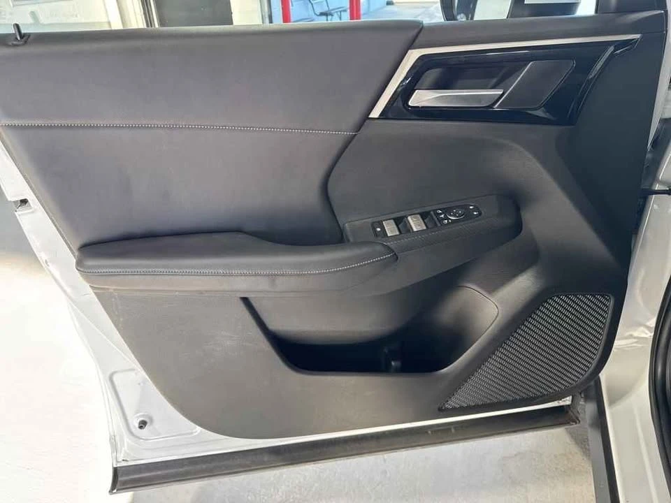 2023 Mitsubishi Outlander - Image 9 of 14