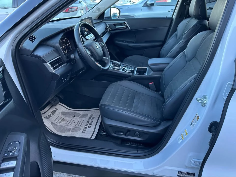 2023 Mitsubishi Outlander - Image 7 of 17