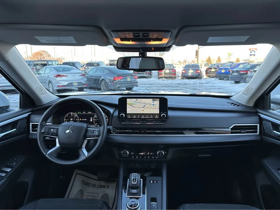 2023 Mitsubishi Outlander - Image 10 of 17