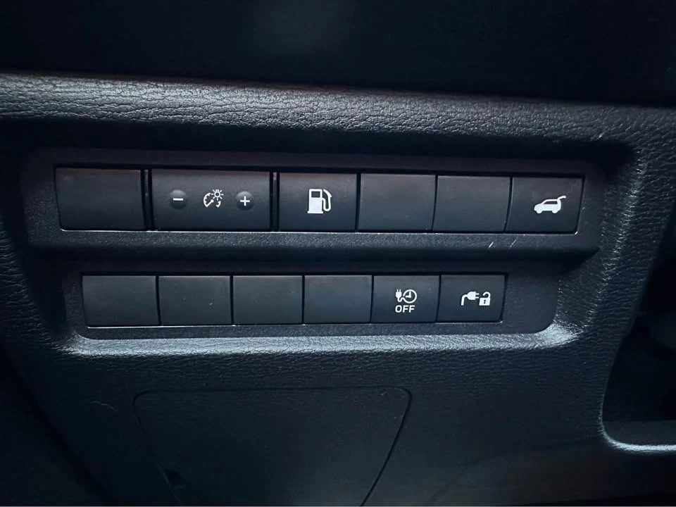 2023 Mitsubishi Outlander - Image 13 of 17