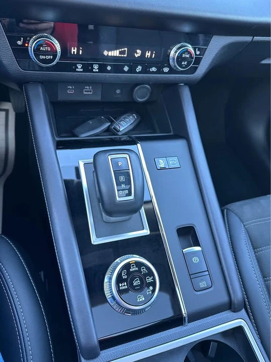 2023 Mitsubishi Outlander - Image 12 of 17