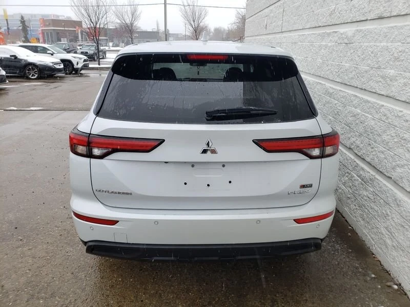2023 Mitsubishi Outlander - Image 4 of 19