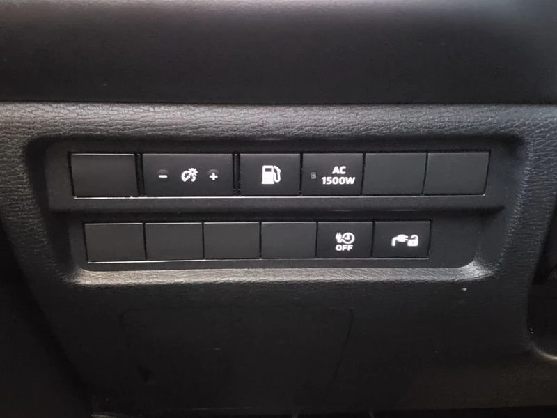 2023 Mitsubishi Outlander - Image 8 of 18