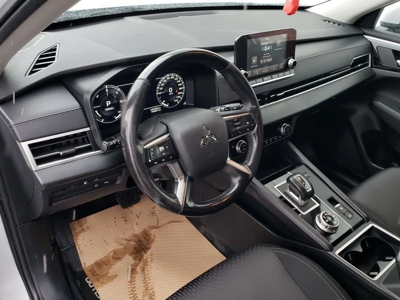 2023 Mitsubishi Outlander - Image 5 of 19
