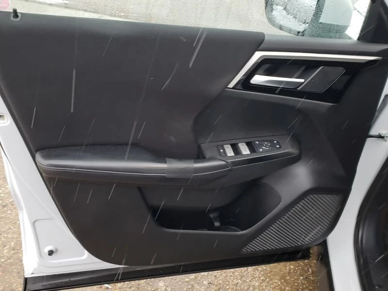 2023 Mitsubishi Outlander - Image 10 of 19