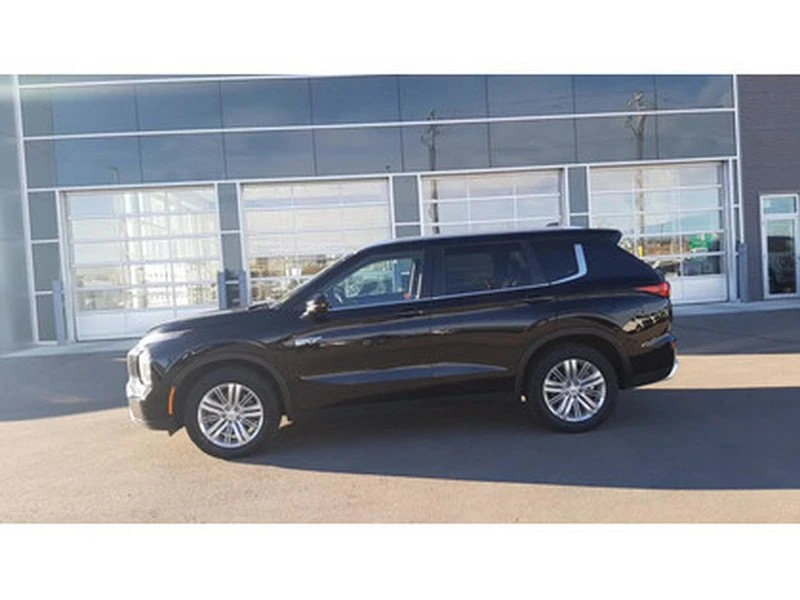 2023 Mitsubishi Outlander - Image 5 of 20