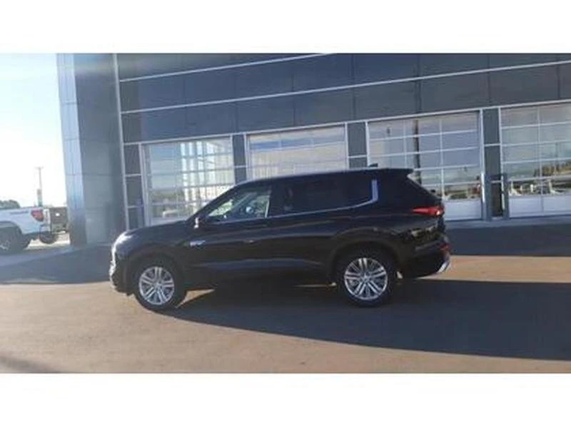 2023 Mitsubishi Outlander - Image 4 of 20