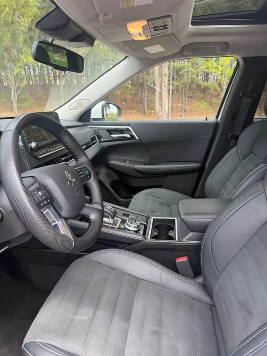 2023 Mitsubishi Outlander - Image 6 of 15