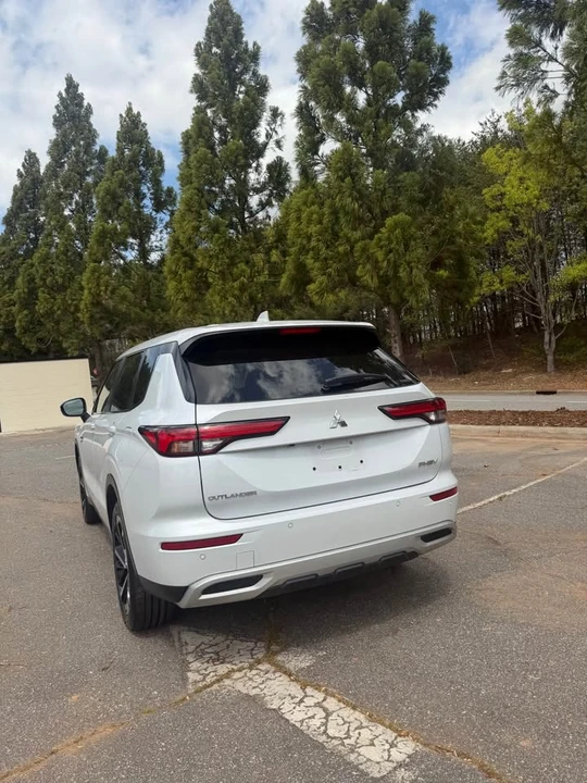 2023 Mitsubishi Outlander - Image 14 of 15