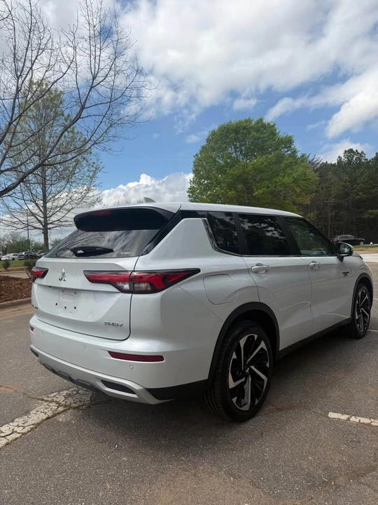 2023 Mitsubishi Outlander - Image 13 of 15