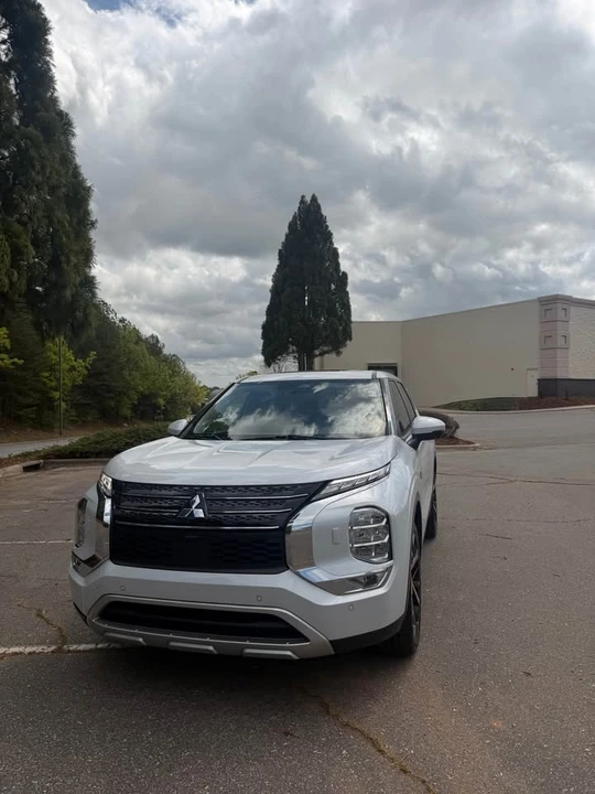 2023 Mitsubishi Outlander - Image 3 of 15