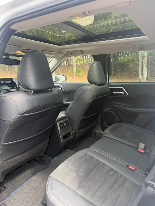 2023 Mitsubishi Outlander - Image 12 of 15