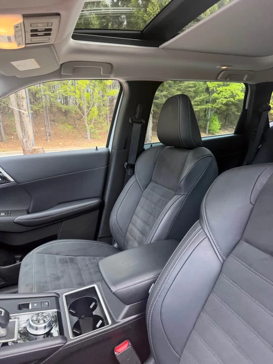 2023 Mitsubishi Outlander - Image 10 of 15