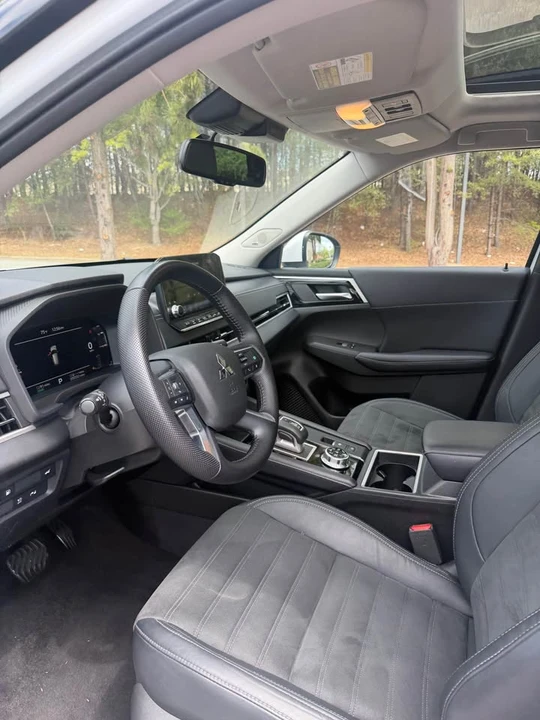 2023 Mitsubishi Outlander - Image 5 of 15