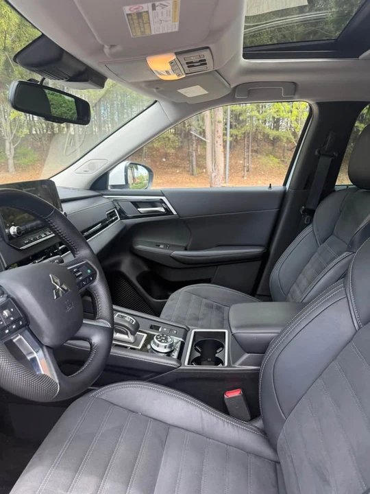 2023 Mitsubishi Outlander - Image 7 of 15