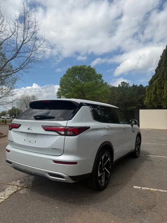 2023 Mitsubishi Outlander - Image 15 of 15