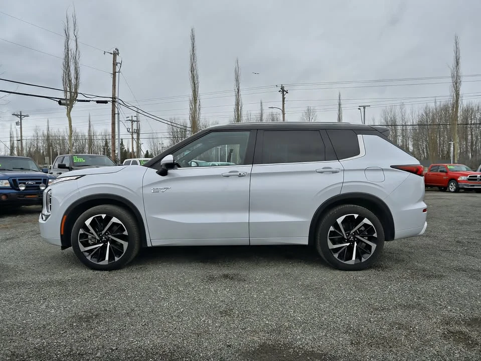 2023 Mitsubishi Outlander - Image 4 of 20