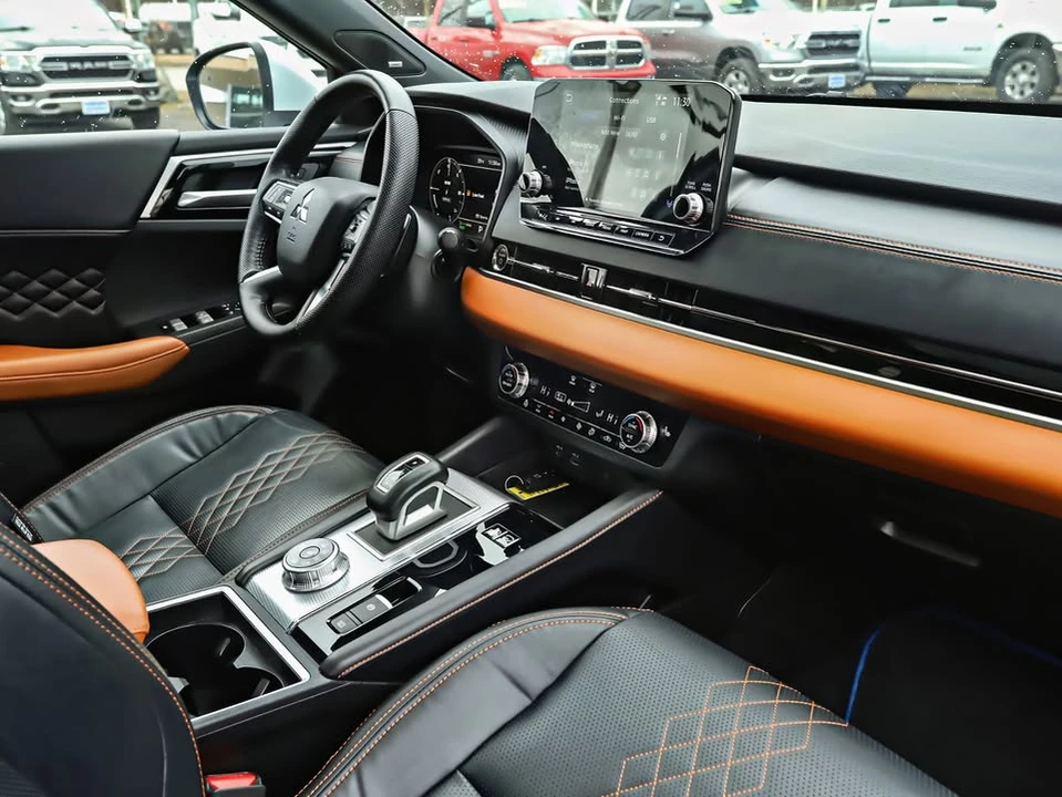 2023 Mitsubishi Outlander - Image 14 of 20