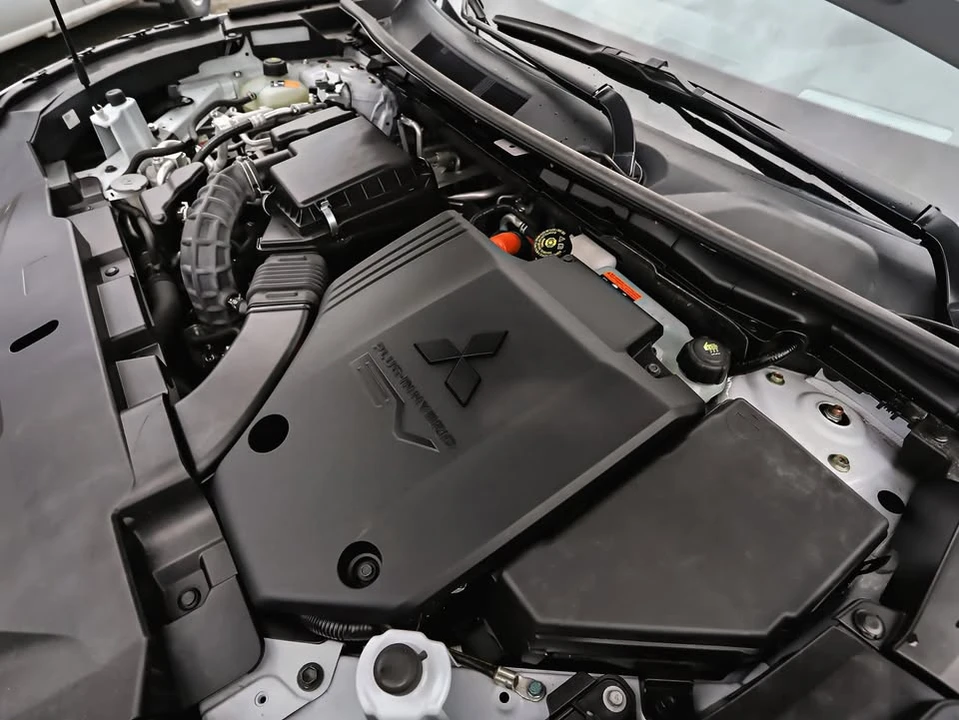 2023 Mitsubishi Outlander - Image 19 of 20
