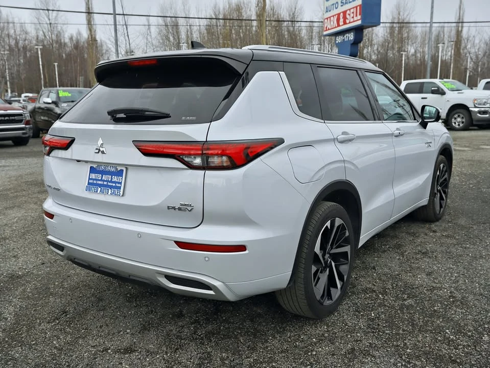 2023 Mitsubishi Outlander - Image 9 of 20