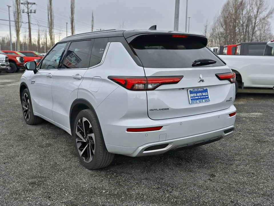 2023 Mitsubishi Outlander - Image 7 of 20