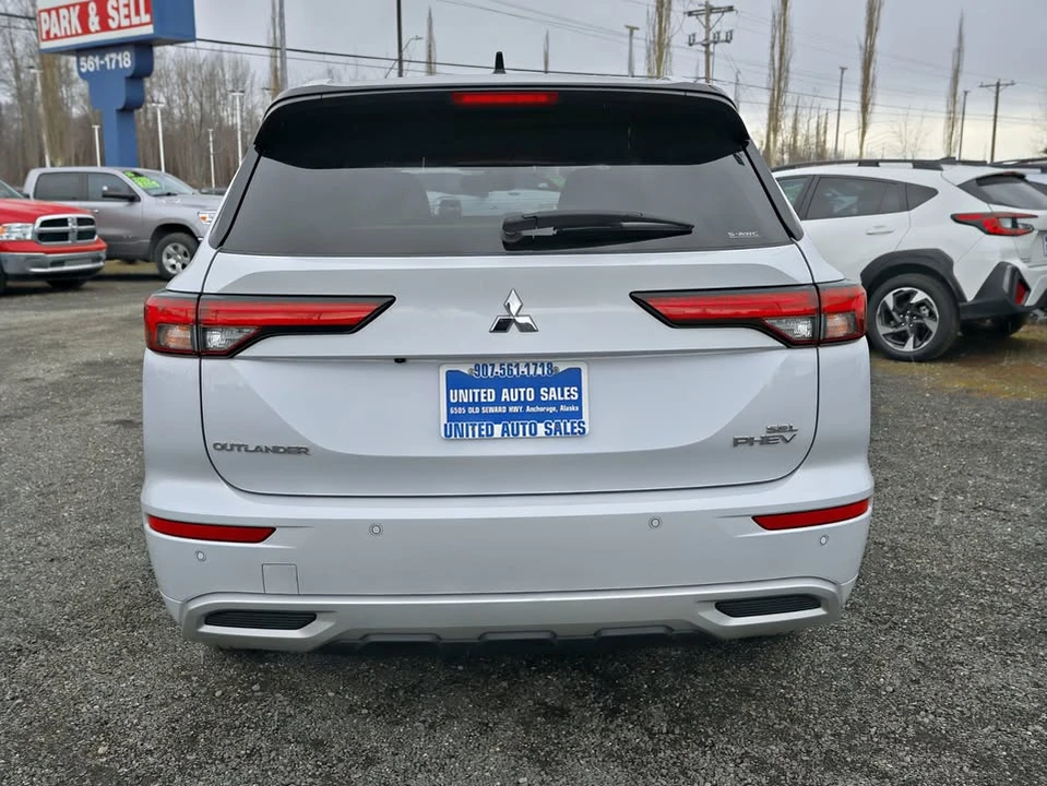 2023 Mitsubishi Outlander - Image 8 of 20