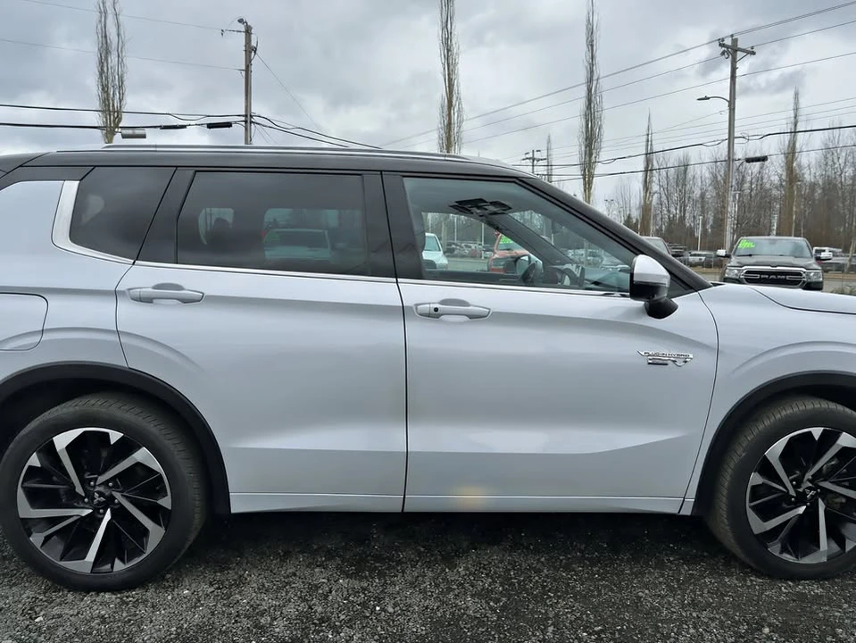 2023 Mitsubishi Outlander - Image 20 of 20