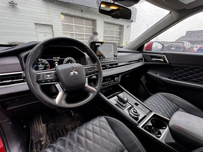 2023 Mitsubishi Outlander - Image 9 of 19