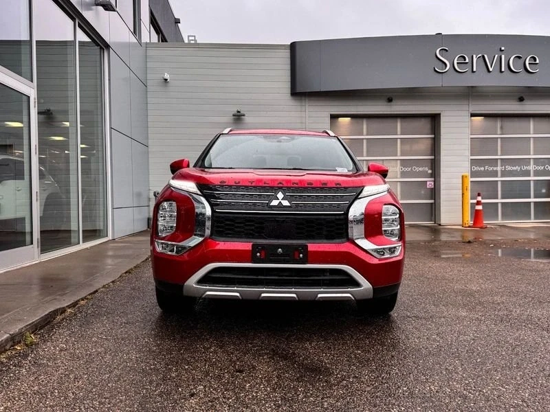 2023 Mitsubishi Outlander - Image 2 of 19