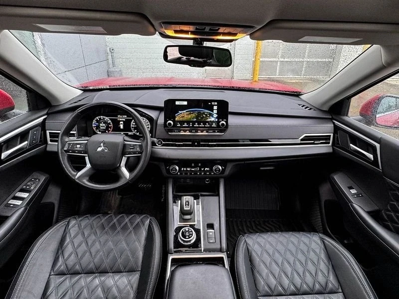 2023 Mitsubishi Outlander - Image 10 of 19