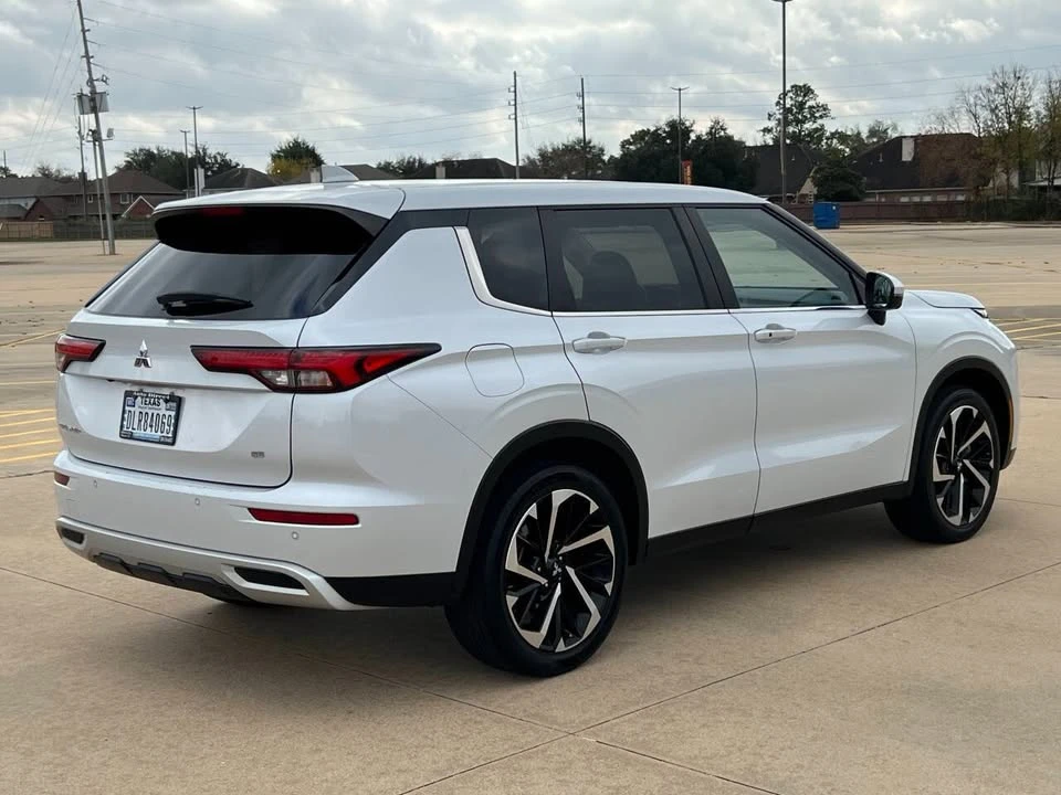 2023 Mitsubishi Outlander - Image 5 of 14