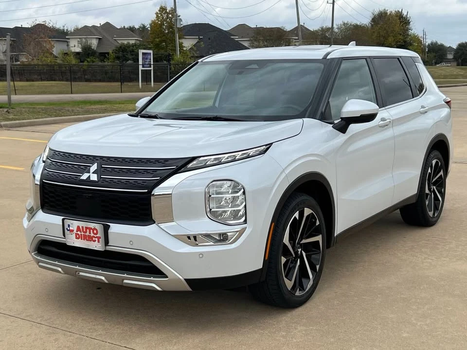 2023 Mitsubishi Outlander - Image 2 of 14