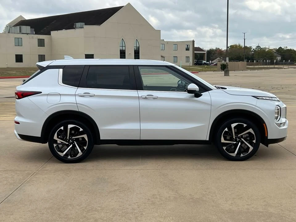 2023 Mitsubishi Outlander - Image 6 of 14
