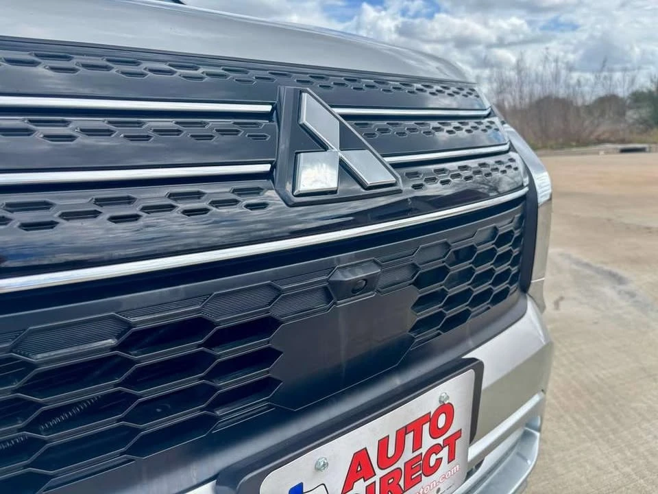 2023 Mitsubishi Outlander - Image 2 of 18