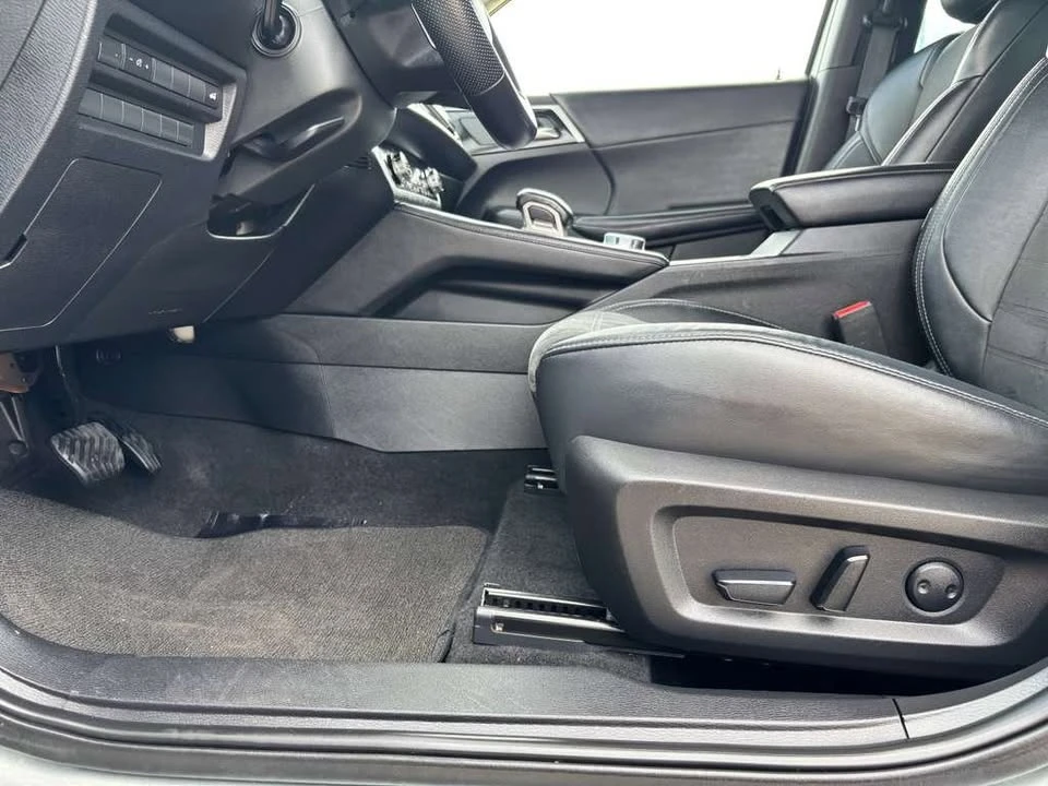 2023 Mitsubishi Outlander - Image 18 of 18