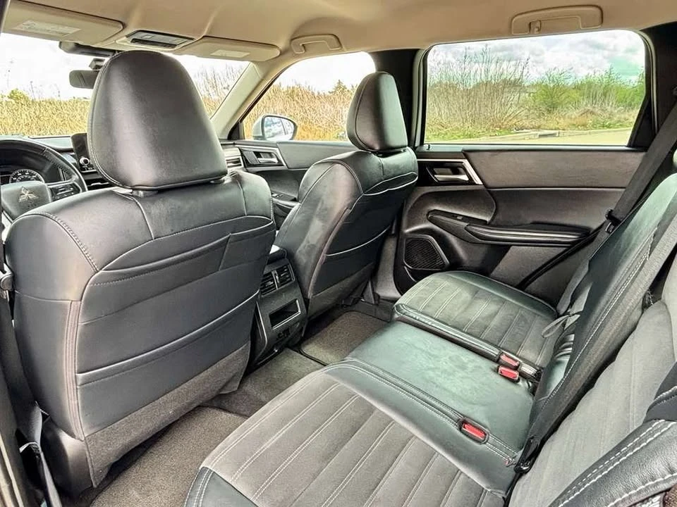 2023 Mitsubishi Outlander - Image 4 of 20